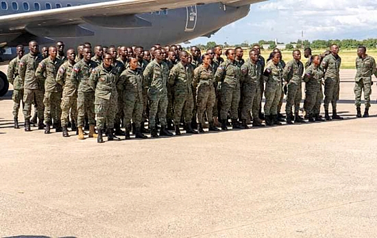 LE COMMANDANT EN CHEF DES FORCES ARMÉES D'HAITI SERAIT UN AMÉRICAIN .