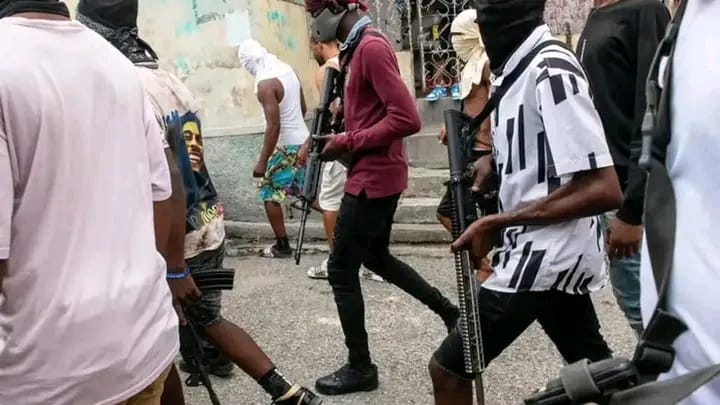 LES RUES DE CARREFOUR OCCUPÉES PAR LES BANDITS ARMÉS ..