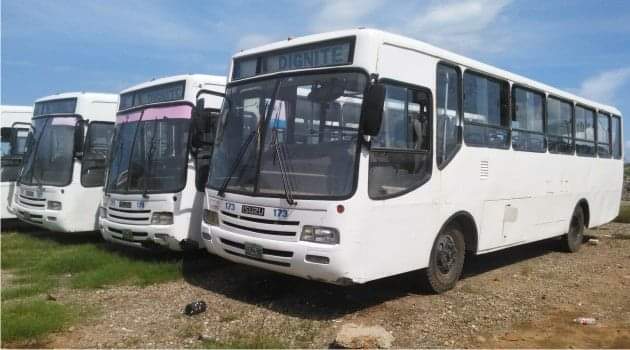 UN MINIBUS DE TRANSPORT EN COMMUN DETOURNÉ PAR LES BANDITS ARMÉS Á LA RUELLE ALERTE