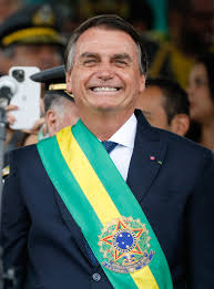 BRÉSIL :L' ANCIEN PRÉSIDENT JAIR BOLSONARO DOIT SE PRÉSENTER AUJOURD'HUI DEVANT LA POLICE FÉDÉRALE POUR SAVOIR S' IL AURAIT PARTICIPÉ DANS LE SCANDALE DU 8 JANVIER DERNIER CONTRE LES INSTITUTIONS DU PAYS .