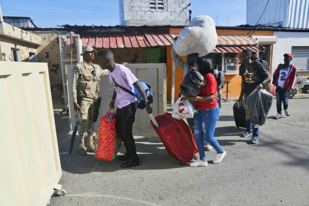 PLUS DE 61.000 HAITIENS ONT DÉJÀ QUITTÉ LA RÉPUBLIQUE DOMINICAINE VOLONTAIREMENT .