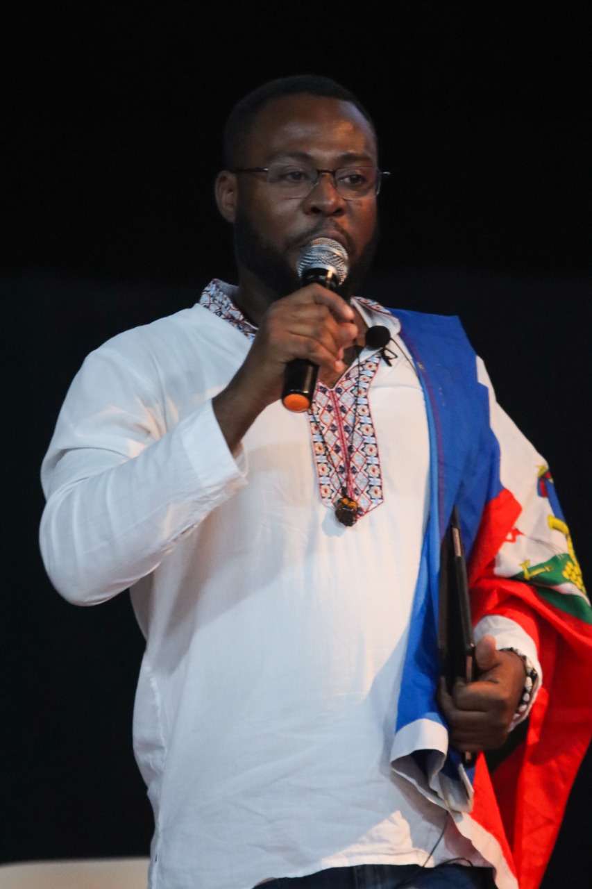 RESPOSTA DO NOSSO COMPATRIOTA AO DEPUTADO QUE COMPAROU O HAITI A BAHIA