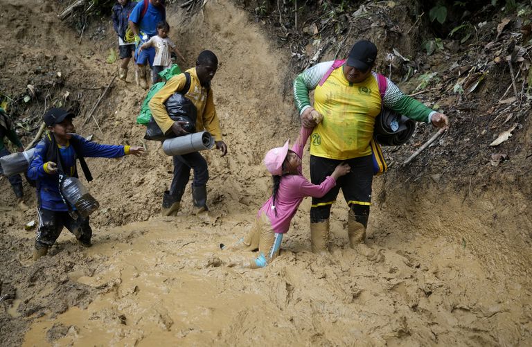 ENVIRON 24.000 MIGRANTS HAITIENS TRAVERSÉ LA FORÊT DARIEN AU PANAMÁ.