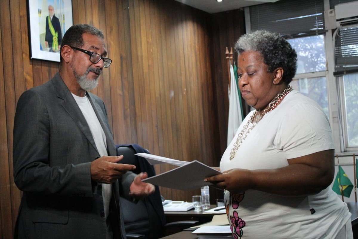 LA VISITE MARQUANTE DU MINISTE DES DROITS HUMAINS MACAÉ EVARISTO À BELO HORIZONTE .