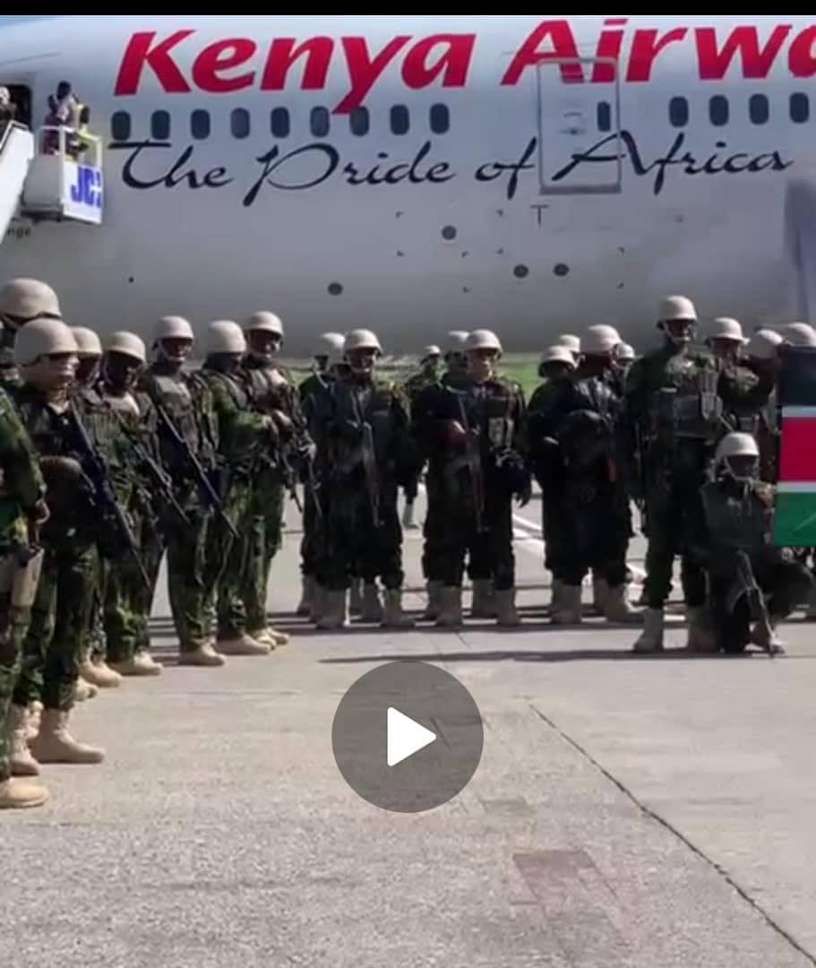 UN PREMIER GROUPE DE 400 POLICIERS KENYANS SUR LE SOL D'HAITI.