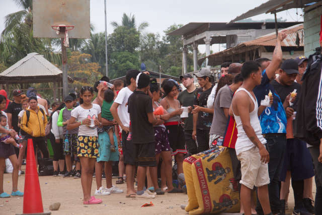 AU PANAMA DANS LA JUNGLE DE DARIEN UN PETIT VILLAGE S'ENRICHIT GRÂCE AUX MIGRANTS.