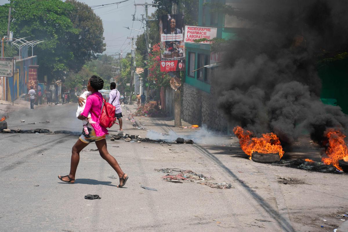 PORT-AU-PRINCE:PLUSIEURS AXES BARRICADÉS EN PRÉVENTION CONTRE CONTRE TOUTE INVASION .