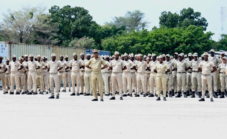 HAÏTI -SÉCURITÉ : LE PREMIER MINISTRE DEFACTO TOURNE LE DOS VERS L'ARMÉE APRÈS LE REFUS DE L' INTERVENTION MILITAIRE .