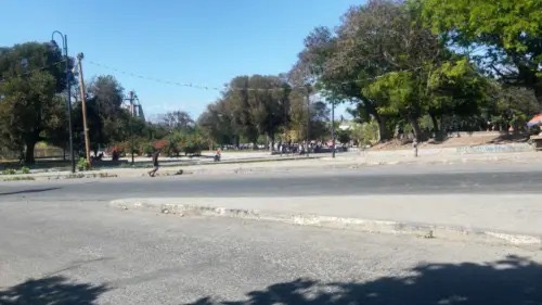 HAITI -VIOLENCES:NOUVELLES ATTAQUES CONTRE LE PALAIS NATIONAL LA RÉPUBLIQUE DOMINICAINE SERAIT PRÈTE À TOUT ÉVENTUALITÉ .